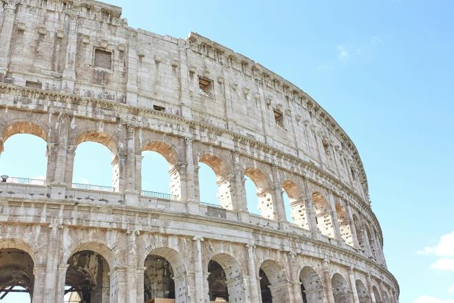 <p class="isSelectedEnd"><strong><span>4. Roma'n�n B�y�k Arenas�</span></strong></p><p class="isSelectedEnd"><span>Kolezyum, yaln�zca bir yap� de�il; Roma �mparatorlu�u'nun sosyal ve k�lt�rel hayat�na dair �nemli ipu�lar� ta��yan bir tarih hazinesi.</span></p><p><span></span></p>