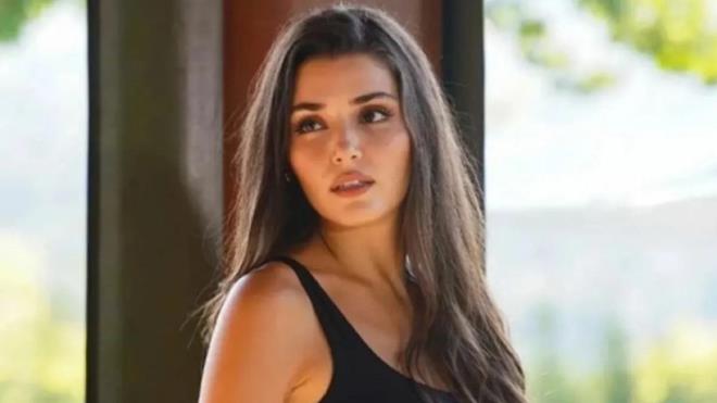 Senaryo kurgusu ve dil e�itimi almak �zere A�ustos ay�n�n sonunda Londra'ya gitmeye haz�rlanan g�zel oyuncunun bu hamlesi magazin kulislerinde b�y�k heyecana sebep oldu.