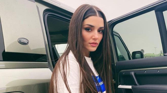 <p>Hande Er�el'in kariyerindeki bu �retken ve cesur d�n���mde en b�y�k manevi destek�isi ise �zel hayat�ndaki partneri oldu.</p> <p>�nl� yap�mc� sevgilisi Onur G�venatam, Er�el'in yazarl�k yolculu�undaki heyecan�na ortak olarak sekt�rdeki tecr�beleriyle ona en b�y�k motivasyon kayna�� haline geldi.</p>