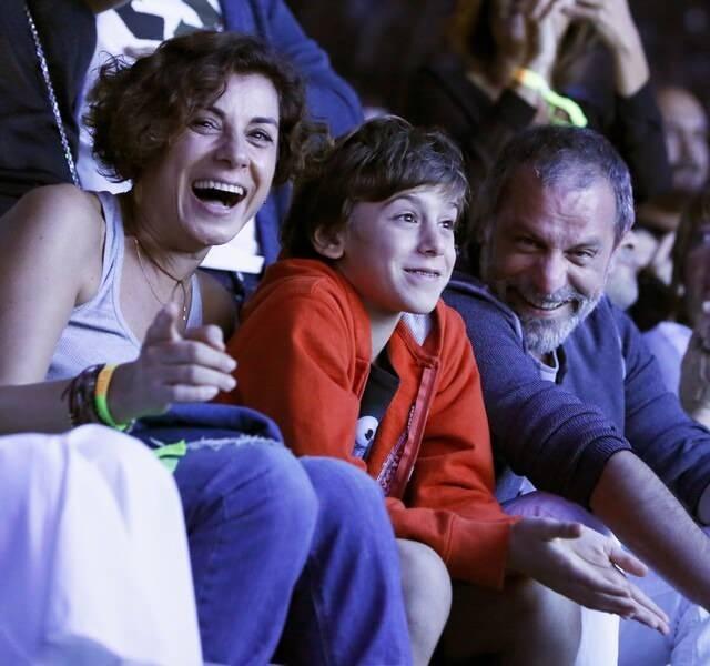 <p><span><strong>"�AHANE B�R A�K EVL�L��� YAPTIM"</strong></span></p>    <p>2005 y�l�nda y�netmen T�rkan Derya ile evlenen ve bu evlilikten Ali Ate� ad�nda bir o�lu olan G�ven, <em><strong>"Bir ailem olsun istedim ve �ahane bir a�k evlili�i yapt�m. Bu a�ktan bir �ocuk d�nyaya geldi; Ali Ate� �imdi 22 ya��na bast�. Ben hen�z 8 ya��ndayken babam 39 ya��nda hayat�n� kaybetmi�ti. Bu y�zden i�ten i�e hep, 'Ya ben de 39 ya��nda �l�rsem ve Ali de benimle ayn� kaderi ya�amak zorunda kal�rsa?' korkusu ta��yordum. Ama �ok ��k�r 51 ya��nday�m ve hala hayattay�m"</strong></em> ifadelerini kulland�.</p>