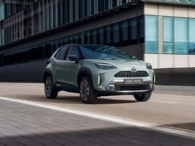 TOYOTA YAR�S CROSS