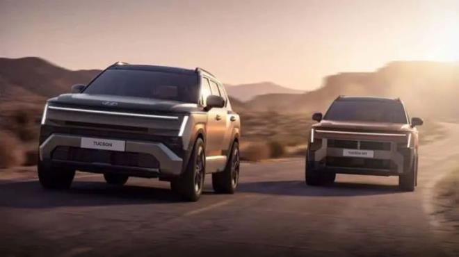 <p><strong>TEKN�K DETAYLAR ���N G�ZLER EK�M AYINDA</strong></p> <p>Yeni Tucson'un motor se�enekleri, batarya kapasiteleri ve y�r�yen aksam detaylar� hen�z gizlili�ini koruyor.</p>  <p>Mevcut benzinli, mild-hibrit, tam hibrit ve �arj edilebilir hibrit (PHEV) se�eneklerin yeni kasada da devam etmesi, baz� pazarlarda ise dizel se�ene�in korunmas� bekleniyor.</p>  <p>Ara�la ilgili t�m teknik veriler ve resmi lansman detay�, Ekim ay�nda ger�ekle�tirilecek k�resel tan�t�mla birlikte netlik kazanacak.</p>