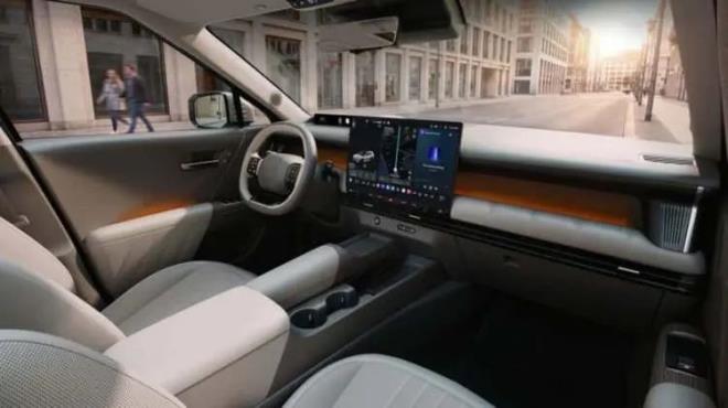Boyutlar� b�y�yen, keskin hatlar�yla sert bir karaktere b�r�nen ve kabininde Pleos bilgi-e�lence sistemine ge�i� yapan yeni Tucson, 2027 model y�l�yla yollara ��kmaya haz�rlan�yor.