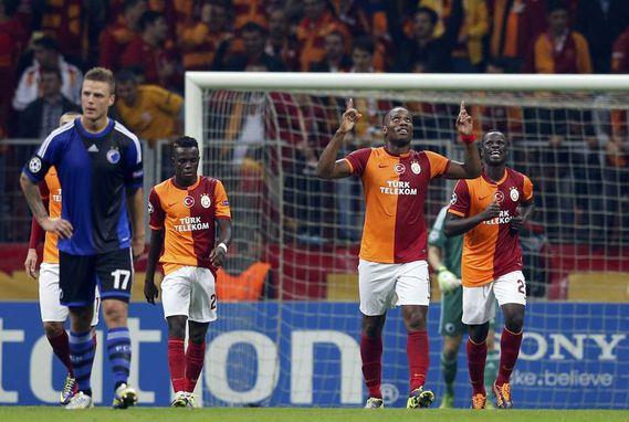 Galatasaray Danimarka temsilcisi Kopenhag karsnda bu sezon UEFA ampiyonlar Ligi'ndeki ilk galibiyetini ald. TT Arena'daki matan sonra Twitter'da yer yerinden oynad.