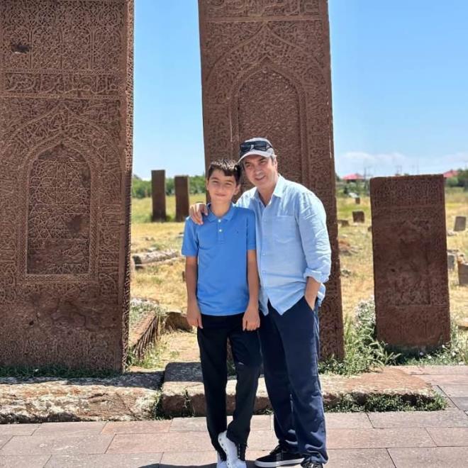 �nl� oyuncunun payla��m� k�sa s�rede b�y�k ilgi g�rd�. �zellikle Kurtlar Vadisi hayranlar�, �a�maz’�n foto�raflar�n�n alt�na yorum ya�d�rd�.&nbsp;
