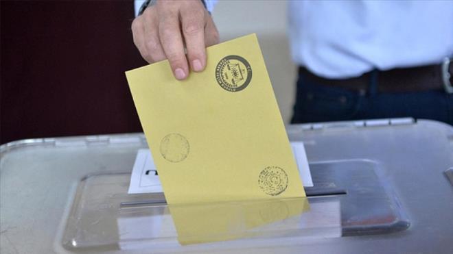 <p>Siyasette yo�un g�ndem devam ediyor.</p> <p>Ter�rs�z T�rkiye S�reci'nde �nemli bir ilerleme kaydedilirken mutlak butlan karar� sonras� ya�anan tart��malar da yerini koruyor. </p>