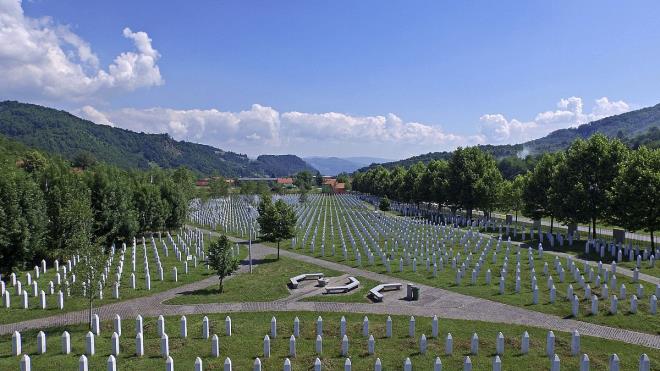 Bosna'daki i� sava�ta S�rp g��lerini komuta eden ve Srebrenitsa'da 8 binden fazla M�sl�man erke�in �ld�r�lmesinden sorumlu tutulan Ratko Mladi�, �ld�.