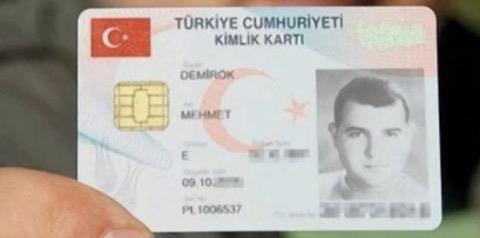 ��P �RET�M TES�SLER� KURULACAK<p>    Program kapsam�nda, kritik teknolojilerde yerli kapasitenin geli�tirilmesi amac�yla �ip �retim tesislerinin kurulmas� planlan�yor. Bu tesislerde kimlik ve pasaportlarda kullan�lan �iplerin yan� s�ra sanayi alan�ndaki �e�itli uygulamalara y�nelik �r�nlerin de yurt i�inde �retilmesi hedefleniyor. �ip sekt�r�nde yaln�zca �retim kapasitesinin art�r�lmas� de�il, ayn� zamanda AR-GE, tasar�m ve ticarile�tirme kabiliyetlerinin geli�tirilmesi de ama�lan�yor. Milli projelerle T�rkiye'nin k�resel �ip yar���nda daha g��l� bir konuma ula�mas� hedefleniyor. �zellikle y�ksek hacimli ticari �iplerde �retim a��rl�kl� olarak Tayvan, G�ney Kore, �in, ABD ve Avrupa'daki �retim merkezlerinden sa�lan�yordu. T�rkiye de �ip alan�ndaki d��a ba��ml�l��� azaltmak ve k�resel de�er zincirinde daha �st s�ralara ��kmak amac�yla �al��malar�n� h�zland�r�yor. Bu kapsamda, 2027-2029 Orta Vadeli Program'da (OVP) yar� iletkenler ba�ta olmak �zere stratejik sekt�rlerde yerli AR-GE, �retim ve yenilik kapasitesinin art�r�lmas� hedefleniyor.