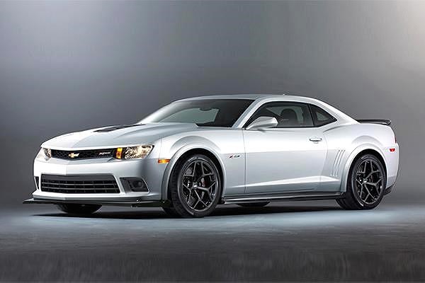 <p><b>2014 Chevrolet Camaro Z/28</b></p>  Tasarm asndan otomobilseverlerin merakla bekledii aracn dierlerine gre daha makul bir fiyatla sata kmas bekleniyor. Uzmanlar otomobilin sat fiyatnn 55 bin dolardan balayaca kansnda.
