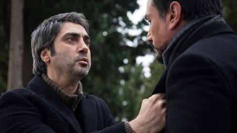 Eski M�T mensubu Ka�if Kozino�lu'nun �l�m�ne ili�kin dosyan�n yeniden g�ndeme gelmesi, Kurtlar Vadisi'nde yer alan baz� karakterlerle ger�ek hayattaki ki�iler aras�nda kurulan ba�lant�lar� da yeniden g�ndeme ta��d�. �zellikle Ka�ifo�lu karakterinin Ka�if Kozino�lu'nu temsil etti�i y�n�ndeki iddia, dizinin ger�ek olaylarla ili�kisine dair tart��malar�n merkezine oturdu.