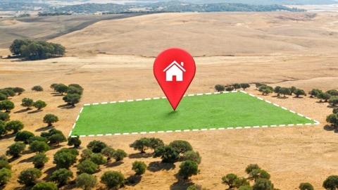 <h2>TOK� arsa sat��� �deme plan� nas�l olacak?</h2><p><br></p><p>Sat�� kapsam�nda konut, ticaret, turizm, e�itim, tar�m, sanayi, spor ve kentsel �al��ma alanlar�n�n yan� s�ra farkl� kullan�m niteli�ine sahip ta��nmazlar da bulunuyor.</p><p><br></p><p>Al�c�lar, uygun ta��nmazlar� y�zde 25 pe�inat ve 48 ay vade se�ene�iyle sat�n alabilecek. Pe�in sat��a ��kar�lan baz� ta��nmazlarda ise y�zde 15 indirim uygulanacak.</p><p><br></p><p>Sat�� kapsam�ndaki arsalar�n kullan�m nitelikleri aras�nda �unlar yer al�yor:</p><p><br></p><ul><li>Konut ve ticaret alanlar�</li><li>Turizm ve e�itim alanlar�</li><li>Tar�m ve sanayi alanlar�</li><li>Spor ve kentsel �al��ma alanlar�</li><li>Rekreasyon ve depolama alanlar�</li><li>Akaryak�t istasyonu ve lojistik tesis alanlar�</li><li>Plans�z alanlar ve a�a�land�r�lacak alanlar</li></ul><p><br></p><p>A��k art�rmaya kat�lmak isteyenler, 29-30 Eyl�l tarihlerinde Ankara ve �stanbul'daki fiziki sat�� noktalar�ndan veya emlakmuzayede.com.tr �zerinden teklif verebilecek.</p>