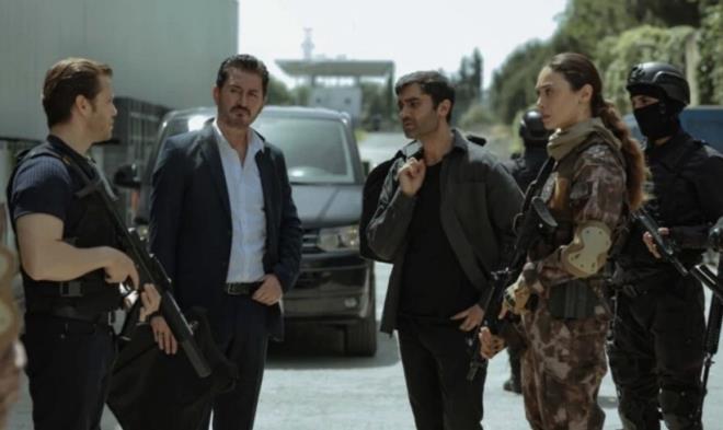 Kadrosunun neredeyse yar�s� de�i�en dizide, �nceki sezonlardan tan�d�k isimlerin ayr�l���na yeni oyuncular�n kat�l�m� e�lik ediyor. Yaz aras� boyunca hem �ekim takvimi hem de kadrodaki de�i�iklikler izleyiciler taraf�ndan yak�ndan takip edildi.