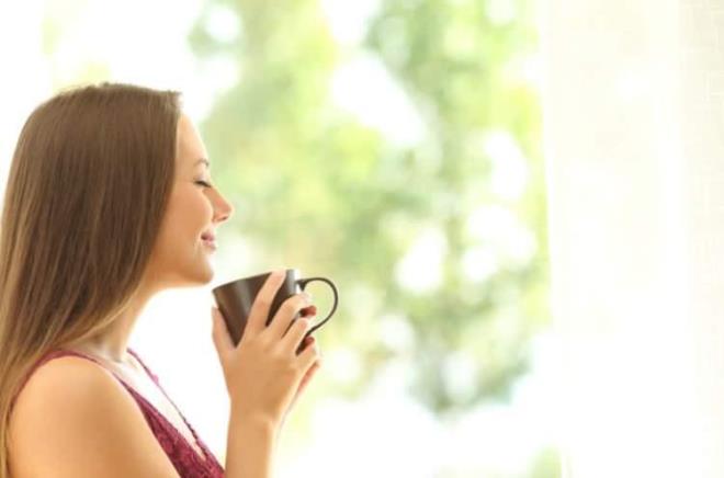 Kahve aromas�n�n; sabah rutini, dinlenme ve k�sa molalar gibi zihinde olumlu an�lar� �a�r��t�rarak ki�ide rahatlama ve sakinlik hissi olu�turabilece�i belirtildi.