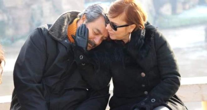 <strong>Usta sanat�� Kadir �nan�r'�n geride b�rakt��� 3 ayr� vasiyeti hen�z daha gizlili�ini korurken, 17 Eyl�l tarihinde Beykoz Adliyesi'nde, �nan�r'�n yasal miras��lar� taraf�ndan sanat��n�n mal varl���n�n b�y�k bir k�sm�n� 27 y�ll�k hayat arkada�� J�lide Kural'a b�rakt��� iddia edilmi�ti.</strong>