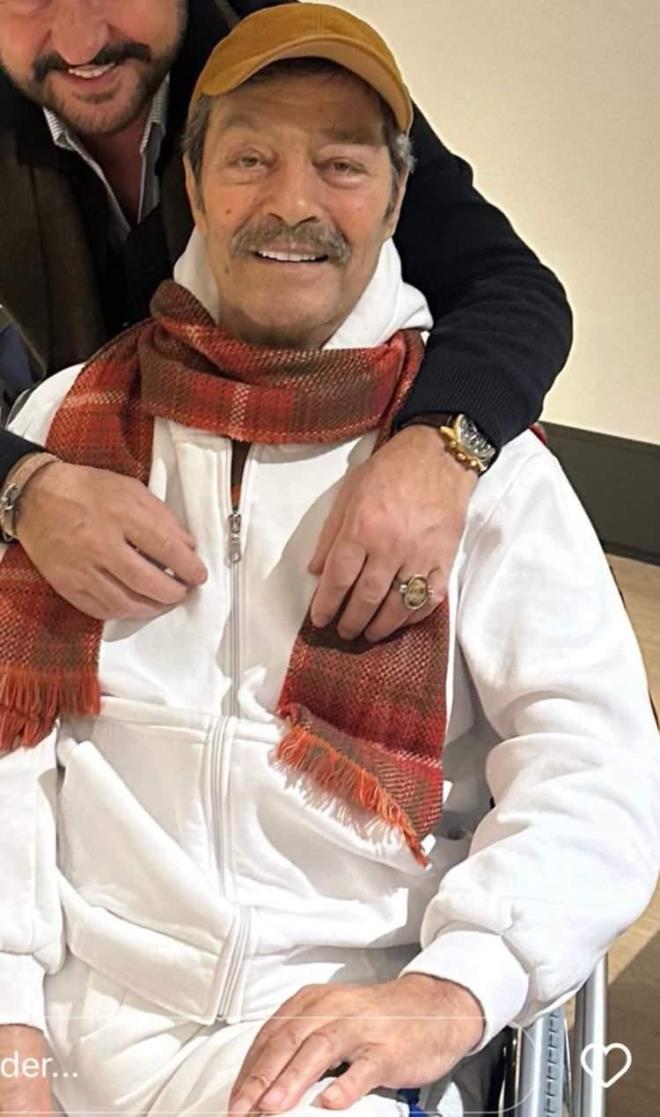 <strong>Mahkemede vasiyetler a��klan�r a��klanmaz hukuki yollara ba�vuracaklar�n� belirten �nan�r,<span style="color:#800080"><em> “Day�m b�rak�n bir kol saatini, bir kravat dahi b�rakmam�� bize”</em></span> diyerek ailenin tamamen d��ar�da b�rak�ld���n� iddia etmi�ti.</strong>