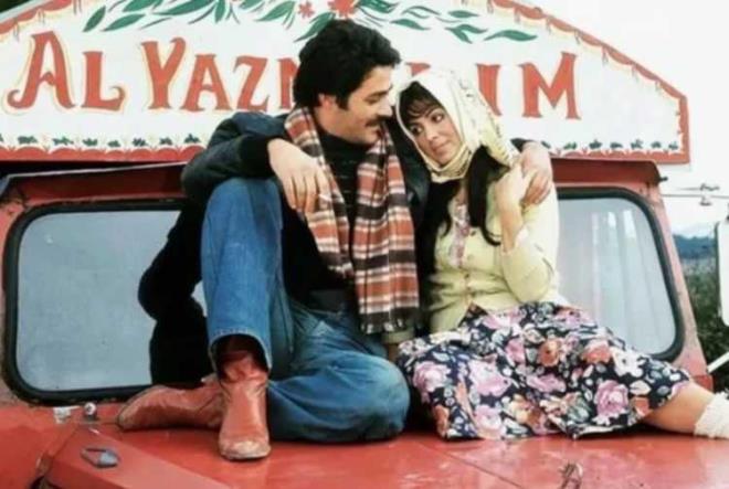 T�rk sinemas�n�n klasikle�mi� filmleri aras�nda g�sterilen Selvi Boylum Al Yazmal�m'da Cem�it karakterine hayat veren Ahmet Mekin, sakin ve g��l� oyunculu�uyla haf�zalarda yer etti. Aradan ge�en onlarca y�la ra�men karakteri unutulmayan usta sanat��, kariyeri boyunca birbirinden farkl� rollerde izleyici kar��s�na ��kt�.