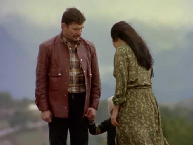 �D�LLERLE ONURLANDIRILDI<br>Uzun sanat hayat� boyunca bir�ok �d�le lay�k g�r�len Ahmet Mekin, 1992 y�l�nda Ankara Uluslararas� Film Festivali'nde Ya�am Boyu Ba�ar� �d�l� ald�. Usta oyuncu ayr�ca Alt�n Portakal, Sadri Al���k ve �stanbul Film Festivali kapsam�nda da �e�itli �d�llerle onurland�r�ld�.