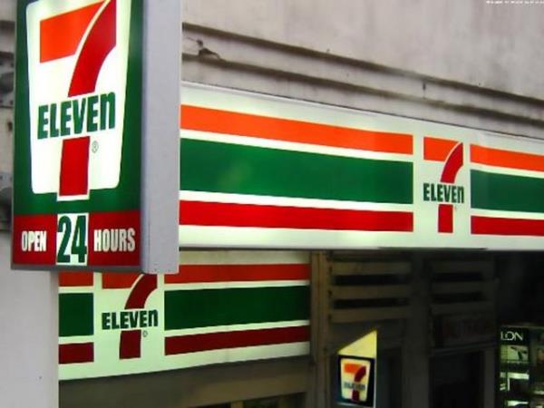 <p><b>8.7-Eleven</b></p>    Orijinal "U-Tote'm" ad, irketin alma saatleri 1946'da sabah 7'den akam 11'e uzatlnca, bugnk haline dnm.