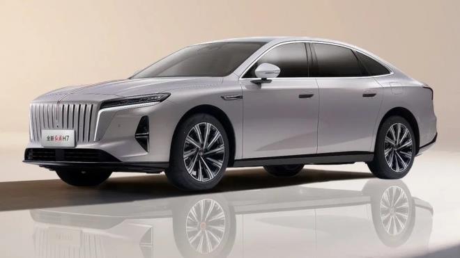 <p>Hongqi H7?nin deposu ve bataryas� 2 Eyl�l?de doldurulduktan alt� g�n sonra duruncaya kadar benzinli�e yada �arj istasyonuna u�ramad�.�<br><br>Hibrit ara� var�� noktas�na geldi�inde kilometre sayac� 2 bin 916 kilometre 171 metreyi g�steriyordu. Bu s�re boyunca araca benzin eklenmedi ve batarya harici bir kaynaktan �arj edilmedi.</p><p>�</p><p>Elde edilen sonu�, H7?ye ?tam dolu batarya ve bir depo yak�tla en uzun mesafeyi kat eden seri �retim �arj edilebilir hibrit sedan? dal�nda Guinness D�nya Rekoru?nu getirdi. Yeni derece, �nceki rekoru yakla��k 308 kilometre geride b�rakt�.</p>