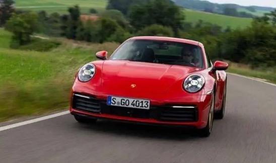 4) PORSCHE 911<br>4.8 KAT DAHA FAZLA