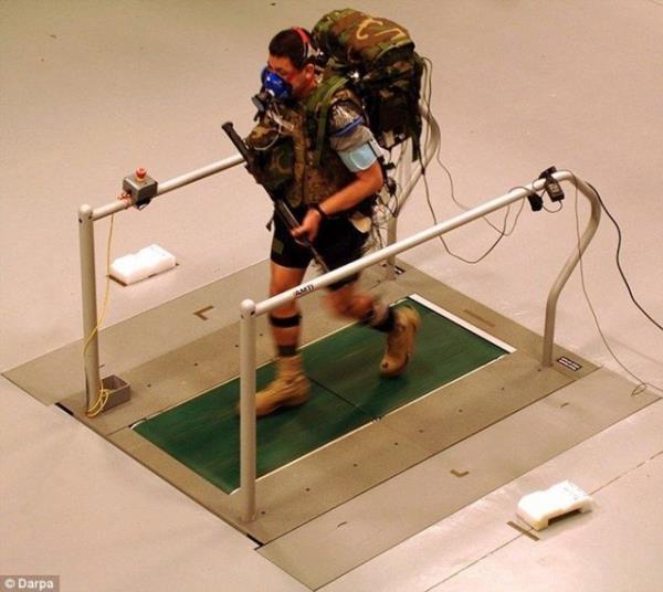 IRON Man (Demir Adam) filminde izlediimiz insan vcudunu saran elektronik zrh teknolojisi, yakn gelecekte hayal olmaktan kacak.