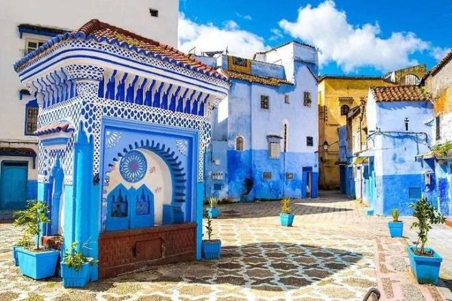 Chefchaouen’i d�nyan�n en �ok foto�raflanan yerlerinden birisi olurken evlerin neden maviye boyand���n� ise kimse bilmiyor.