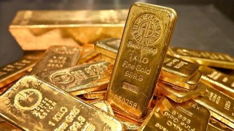Alt�n fiyatlar�nda ya�anan sert geri �ekilmenin arkas�nda birden fazla k�resel geli�me bulunuyor. �zellikle ABD tahvil getirilerindeki y�kseli�, dolar�n de�er kazanmas�, petrol fiyatlar�ndaki art�� ve Fed'in faiz art�rabilece�ine ili�kin beklentilerin g��lenmesi de�erli metal �zerindeki sat�� bask�s�n� art�rd�.