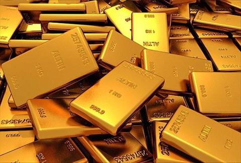 Faizlerin y�kselmesi veya uzun s�re y�ksek kalmas�, faiz getirisi bulunmayan alt�n�n yat�r�mc�lar a��s�ndan cazibesini azaltabiliyor. Bu nedenle Fed'e ili�kin �ahin beklentilerin g��lenmesi, alt�n fiyatlar�nda sat�� bask�s�n�n artmas�na neden oluyor.