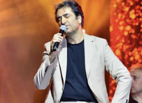 ?YARIN �OCUKLARIN DA SEN�NLE MUTLU OLAMAYACAK?<p>    tv100 Magazin Hatt�'ndan �brahim Savun'un haberine g�re, aile i�indeki sevgi ve ba�l�l���n �nemine vurgu yapan K�rm�z�g�l, anne ve babas�yla sa�l�kl� ili�ki kuramayan insanlar�n gelecekte kendi �ocuklar�yla ya�ayaca�� ili�kiyi de d���nmesi gerekti�ini s�yledi. Sanat��, bu konudaki d���ncelerini �u ifadelerle anlatt�: ?Sen annenle mutlu olam�yorsan, babanla mutlu olam�yorsan, yar�n bir g�n �ocuklar�n da seninle mutlu olamayacak, onu bileceksin.?