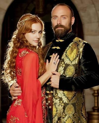 Halit Ergen� ve Meryem Uzerli, televizyon tarihinin en �ok konu�ulan yap�mlar�ndan “Muhte�em Y�zy�l”da hayat verdikleri S�leyman ve H�rrem karakterleriyle haf�zalara kaz�nm��t�.