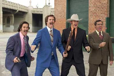 <p><b>2. Anchorman: The Legend Of Ron Burgundy/Anchorman: O Bir Efsane (2004)</b></p>    Ynetmen: Adam McKay  <p>Oyuncular: Will Ferrell, Christina Applegate, Steve Carell</p>