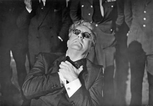 <p><b>17. Dr. Strangelove/Dr. Garipak (1964)</b></p>    Ynetmen: Stanley Kubrick  <p>Oyuncular: Peter Sellers, George C. Scott, Sterling Hayden</p>