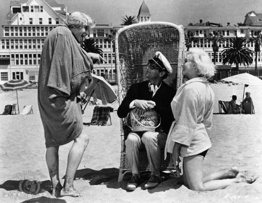 <p><b>14. Some Like It Hot/Bazlar Scak Sever (1959)</b></p>    Ynetmen: Billy Wilder  <p>Oyuncular: Marilyn Monroe, Tony Curtis, Jack Lemmon</p>