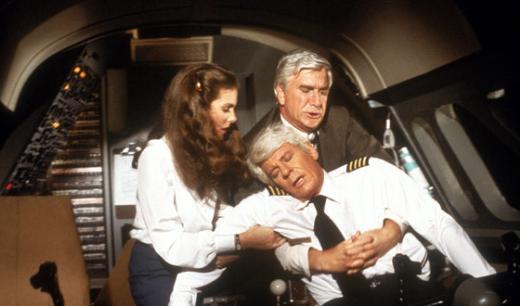 <p><b>1. Airplane!/Uak! (1980)</b></p>    Ynetmen: Jim Abrahams, David Zucker, Jerry Zucker  <p>Oyuncular: Leslie Nielsen, Lloyd Bridges, Julie Hagerty, Peter Graves</p>