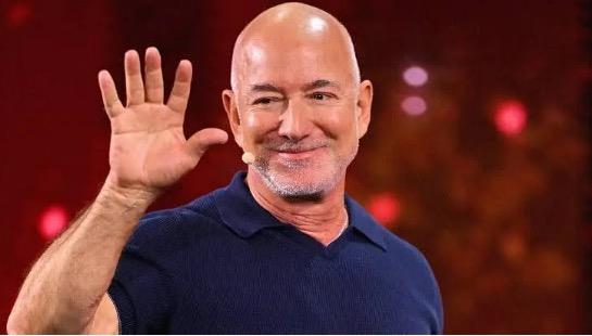 <p>JEFF BEZOS</p> <p>Yakla��k $275B (Milyar Dolar) mal varl���na sahiptir.</p> <p>e-ticaret devi Amazon'un kurucusudur.</p>