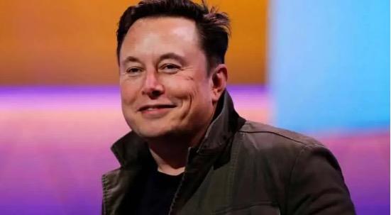 <p>ELON MUSK</p> <p>Elon Musk - Yakla��k $925B (Milyar Dolar) mal varl���na sahiptir.</p> <p>Tesla, SpaceX ve xAI �irketlerinin kurucusu ve y�neticisidir.</p>