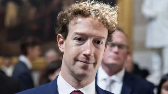 <p>MARK ZUCKERBERG </p> <p>Yakla��k $265B (Milyar Dolar) mal varl���na sahiptir.</p> <p>Sosyal medya devi Meta'n�n (Facebook, Instagram, WhatsApp) kurucusu ve CEO'sudur.</p>