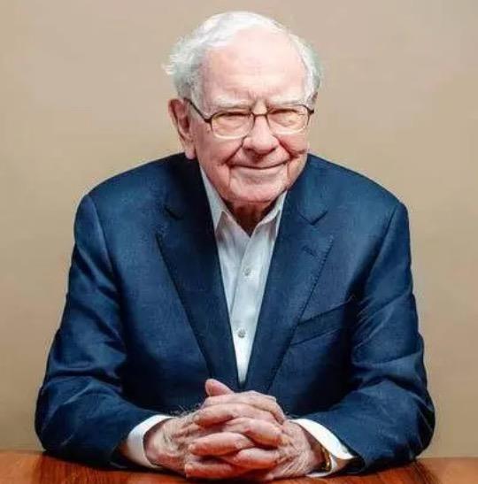 <p><strong>��TE D�NYANIN EN ZENG�N 10 K���S�:</strong></p> <p><strong>WARREN BUFFETT -</strong></p> <p>Yakla��k $144B (Milyar Dolar) mal varl���na sahiptir.</p> <p>Yat�r�m holding �irketi Berkshire Hathaway'in CEO'su ve y�neticisidir.</p>