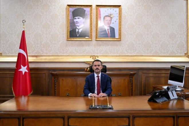 Zirvenin ortaklar�ndan Erzurum k�t���ne kay�tl� m�lki idare amirleri aras�nda kritik metropollerin y�neticileri bulunuyor. Erzurumlu isimlerin ba��nda �stanbul Valisi Davut G�l ve Kocaeli Valisi �lhami Akta� yer al�yor.