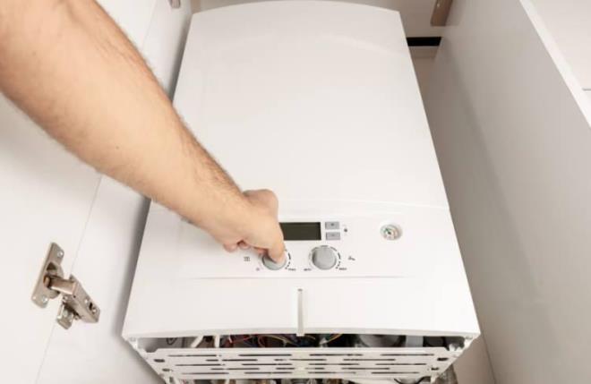 <p>ODA TERMOSTAT KULLANIMI �NEML�</p>    <p>Kombinin s�rekli y�ksek derecede �al��mas�n� engeller. Evi sabitlemek istedi�iniz dereceye (�rn: 21-22 �C) ayarlad���n�zda, kombi ��k�� suyu s�cakl���n� oday� �s�tacak en optimum seviyede kendisi y�netebilir</p>    <p>&nbsp;</p>