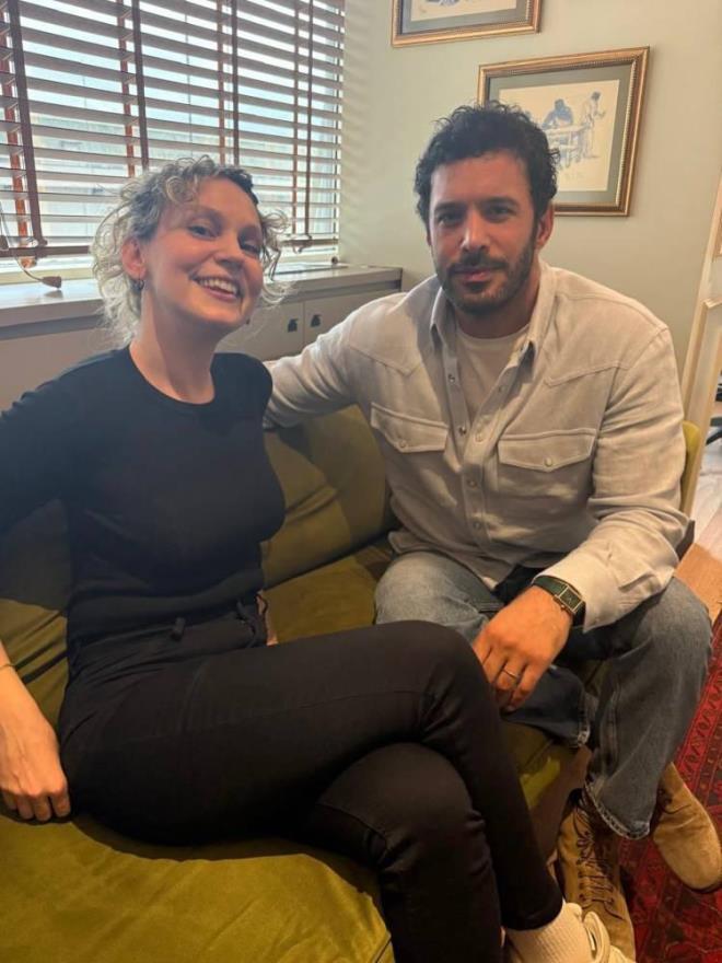 <strong>Bar�� Ardu�, Tuba B�y�k�st�n, �zge �zacar ve Farah Zeynep Abdullah'�n ba�rollerini payla�t��� filminin galas� d�n gece d�zenlendi. Abdullah, galaya&nbsp; anne ve babas� ile birlikte kat�ld�.</strong>