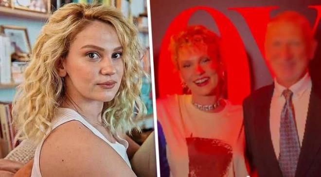 <span><em><strong>�nl� oyuncu Farah Zeynep Abdullah, yeni filminin galas�na annesi ve babas�yla kat�ld�. Gazetecilere ailesiyle poz veren �nl� oyuncunun babas�na olan benzerli�i dikkat �ekti.</strong></em></span>