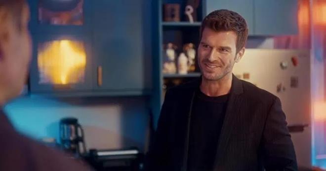 <p>T�rk dizi ve sinema d�nyas�n�n en tan�nan isimlerinden K�van� Tatl�tu�, rol ald��� dizinin galas�nda bas�n mensuplar�yla bir araya geldi.</p><p>&nbsp;</p><p>Yeni projesiyle ilgili sorular� yan�tlayan Tatl�tu�’a, bir s�redir magazin g�ndeminde yer alan sosyal medya karar� da soruldu.</p><p>&nbsp;</p><p>Tatl�tu�, bir s�re �nce yakla��k 5 milyon takip�isinin bulundu�u Instagram hesab�n� kapatm��t�. Oyuncunun X hesab�n� da kullan�ma kapatmas� dikkat �ekmi�, karar�n�n nedeni hayranlar� taraf�ndan merak edilmi�ti.</p><p>&nbsp;</p><p>Herhangi bir a��klama yapmadan sosyal medyadan �ekilmesi �zerine farkl� iddialar g�ndeme gelmi�ti.</p>