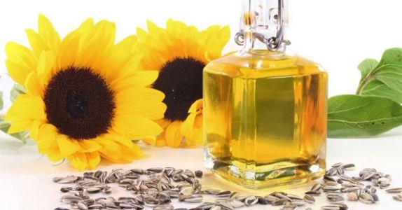 <p><b>YAI YAKMAYIN</b></p>  Prof. Dr. Karatay, yalar yakldnda trans ya olutuunu, fazla kzgn ya ve mangalda ok piirilmi etin tehlikeli olduunu belirterek, yan yaklmamas gerektiini ifade etti.