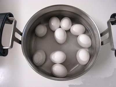 <b><p>PROTEN GBEK ERTYOR</b></p>    Gbei olan ve karn blgesinde yalanma olanlara halanm yumurta yemelerini tavsiye eden Karatay, "sterseniz on, ister yirmi tane halanm yumurta yiyerek, gbeinizi eritebilirsiniz" dedi.