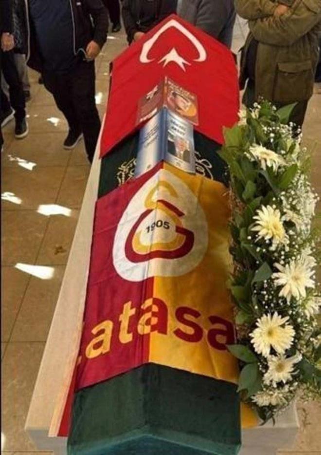 Foto�raf talepleri nedeniyle cenaze namaz�na kat�lamad���n� belirten G�khan, “�mam konu�maya ba�lam�� h�l� derdi foto�raf” s�zleriyle tepkisini dile getirdi.