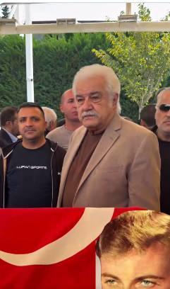 T�rene sanat d�nyas�ndan bir�ok isim kat�l�rken, usta oyuncu Serdar G�khan da e�i ��kran G�khan ile birlikte cenazede yer ald�.