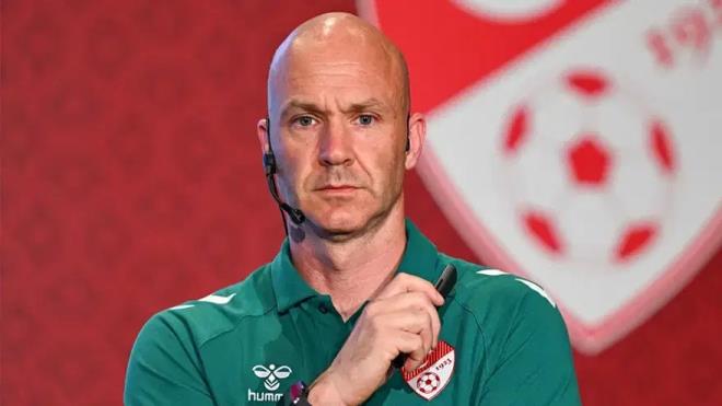 ATAMALAR, TAYLOR TARAFINDAN YAPILDI  <br>  T�rkiye Futbol Federasyonu, S�per Lig hakemlerine ili�kin atamalar�n� Merkez Hakem Kurulu (MHK) Elit Hakem Direkt�r� Anthony Taylor'�n yapaca��n� a��klam��t�.     <br>  <p>MHK Ba�kan� Ferhat G�ndo�du'nun istifas�ndan sonra bu konu kul�plerce dile getirilmi� ve hakemleri kimin atayaca�� da tart��ma konusu olmu�tu.</p><p>&nbsp;</p><p>TFF’den konuyla ilgili olarak yap�lan �u a��klama ile de sorular cevaplanm��t�:</p><p>&nbsp;</p><p>"Trendyol S�per Lig hakemlerine ili�kin atama s�reci T�rkiye Futbol Federasyonu Merkez Hakem Kurulu (MHK) Elit Hakem Direkt�r� Anthony Taylor'�n, Trendyol 1. Lig hakemlerine ili�kin atama s�reci ise Talent &amp; Mentor (T&amp;M) Program� Koordinat�r� Alan Snoddy'nin teknik de�erlendirmeleri do�rultusunda ger�ekle�tirilmektedir. S�z konusu atamalarda hakem
