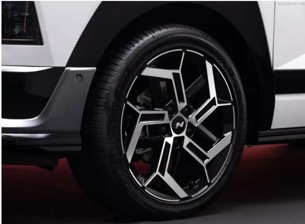 Fransa'n�n ba�kenti Paris'teki Paris Expo Porte de Versailles'ta bu y�l 91. kez d�zenlenen Paris Otomobil Fuar�'n�n bas�n g�n�nde, Hyundai'nin yeni modelleri hakk�nda kat�l�mc�lara bilgi verildi.