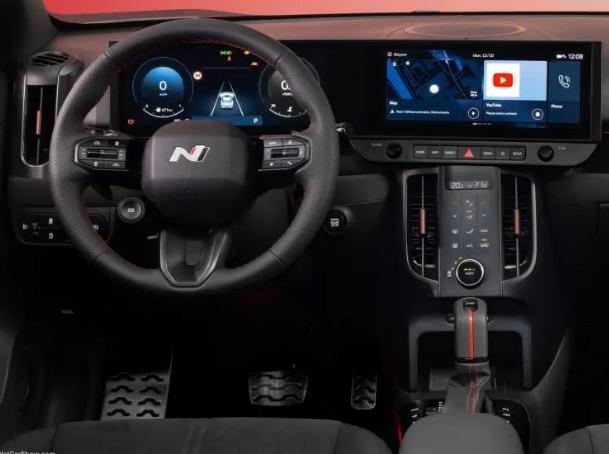 Avrupa'daki b�y�meye y�nelik stratejik oda��n ve mobilitenin gelece�ine ili�kin vizyonun yans�t�ld��� Hyundai stand�nda, Avrupa'da Avrupal� kullan�c�lar i�in tasarlan�p geli�tirilen ve bayilerdeki yerini alan yeni IONIQ 3 de sergileniyor.
